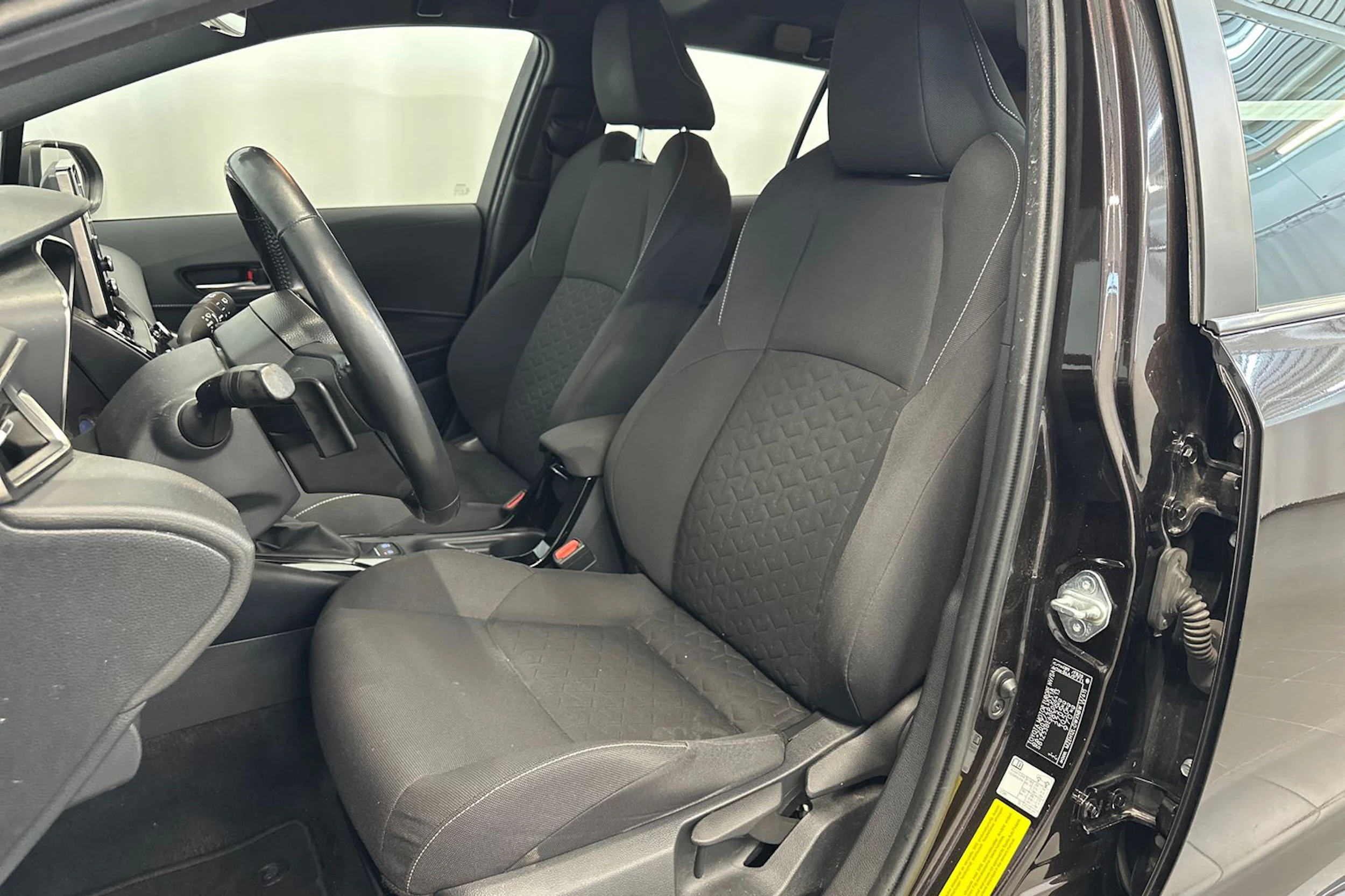 ruskea (beige) Toyota Corolla 2019 kuva 11.