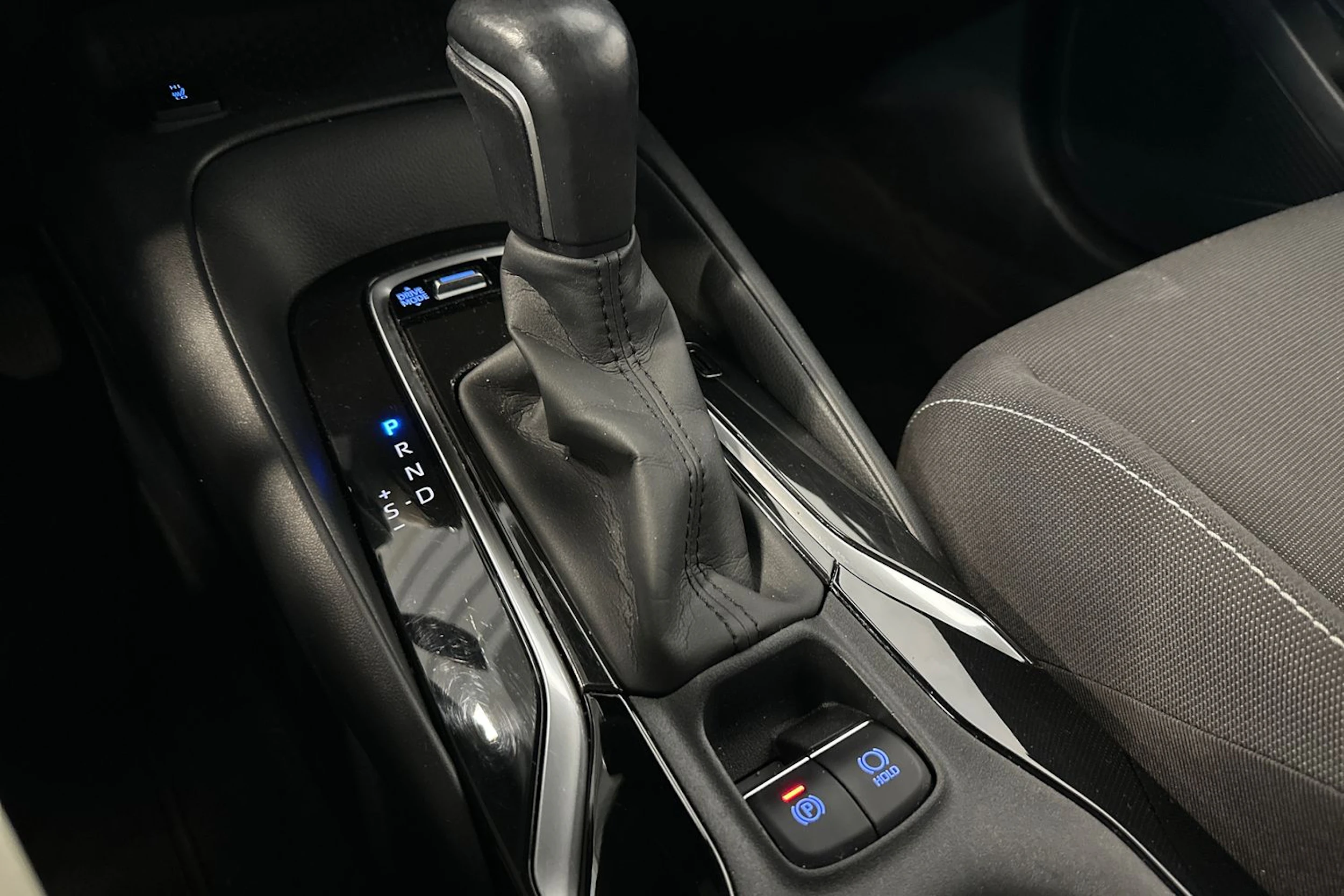 ruskea (beige) Toyota Corolla 2019 kuva 13.