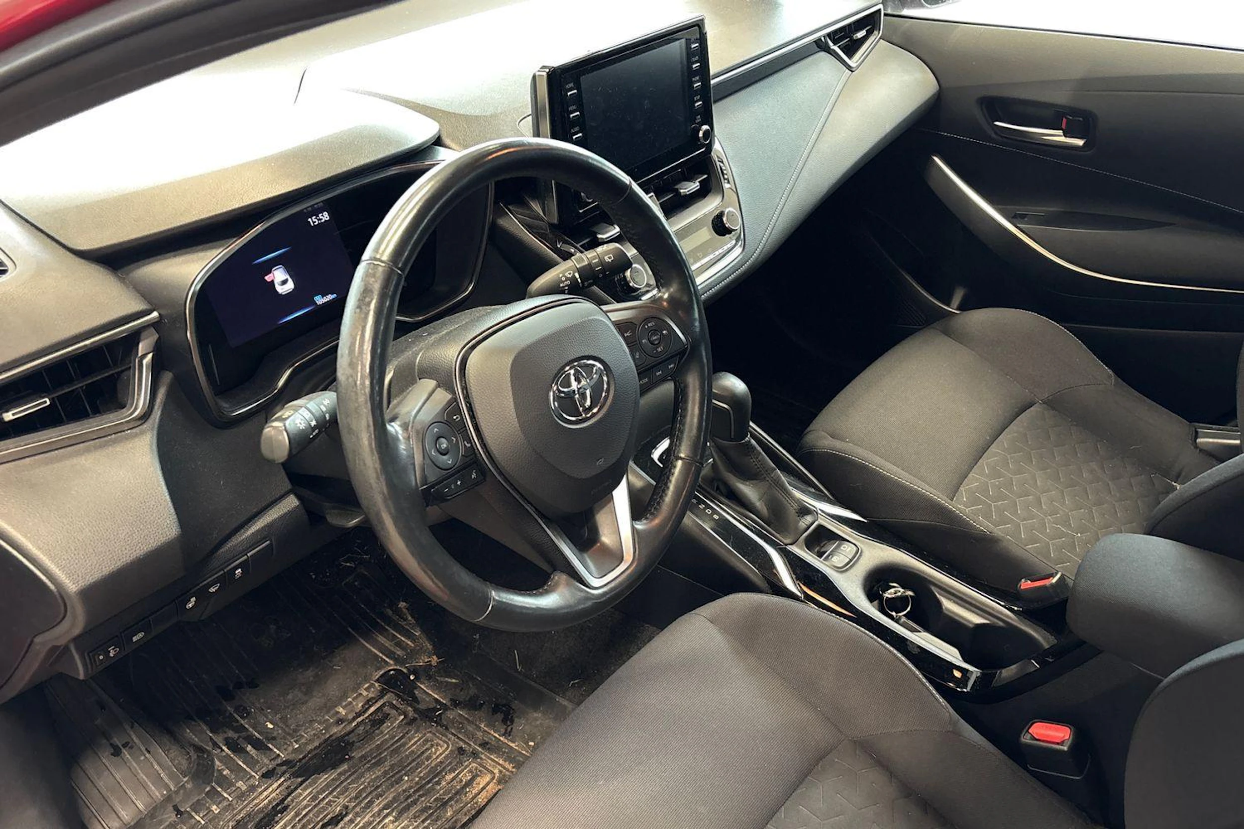 punainen Toyota Corolla 2019 kuva 3.