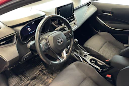 punainen Toyota Corolla 2019 kuva 3.