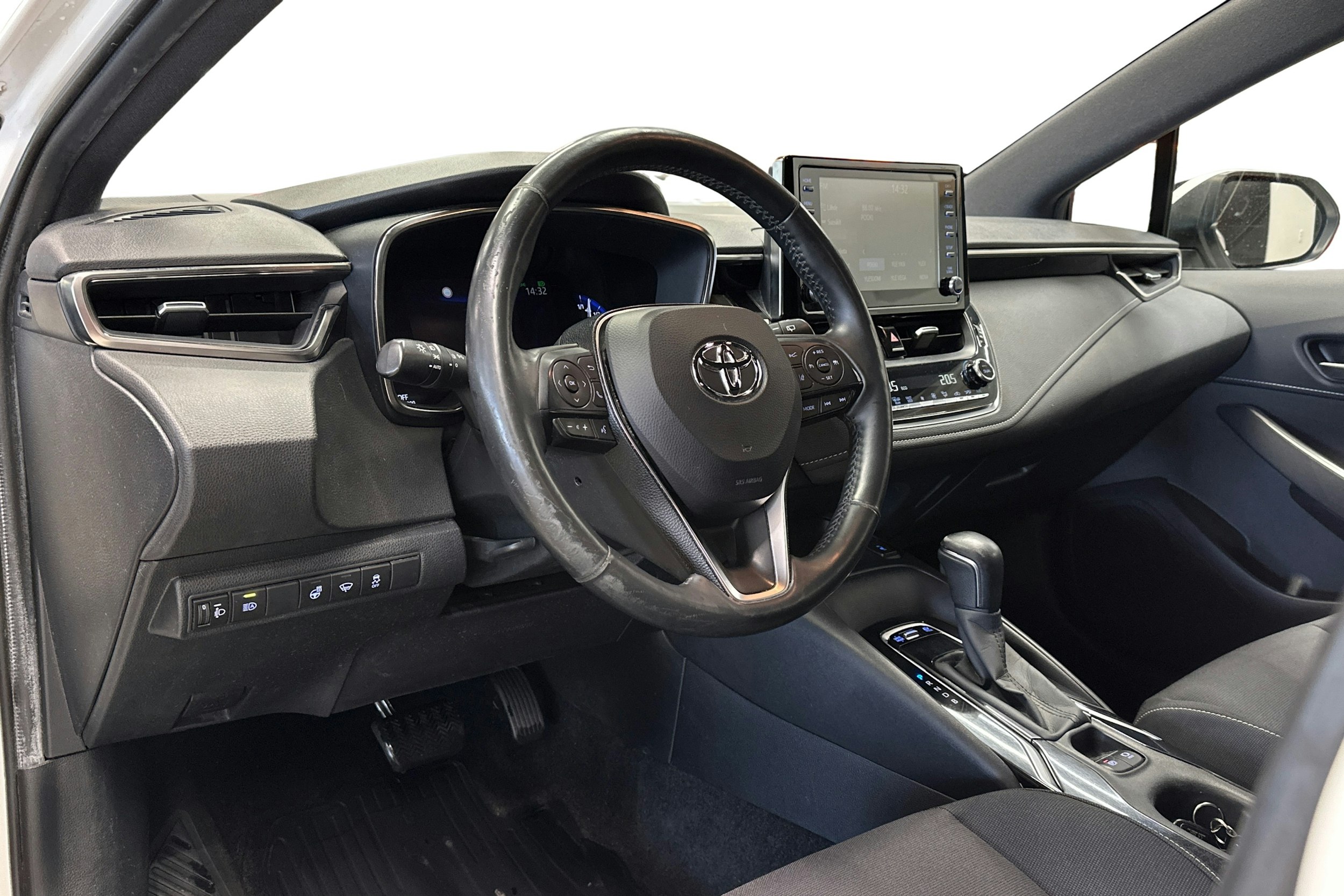 valkoinen Toyota Corolla 2019 kuva 7.