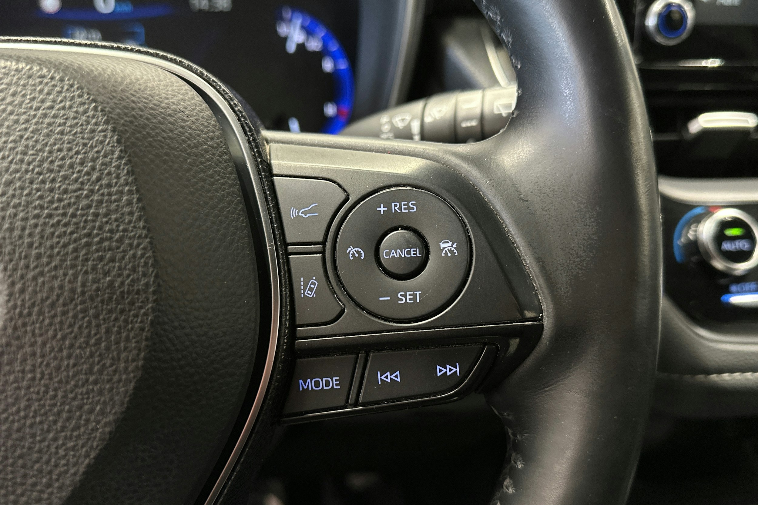 valkoinen Toyota Corolla 2019 kuva 24.