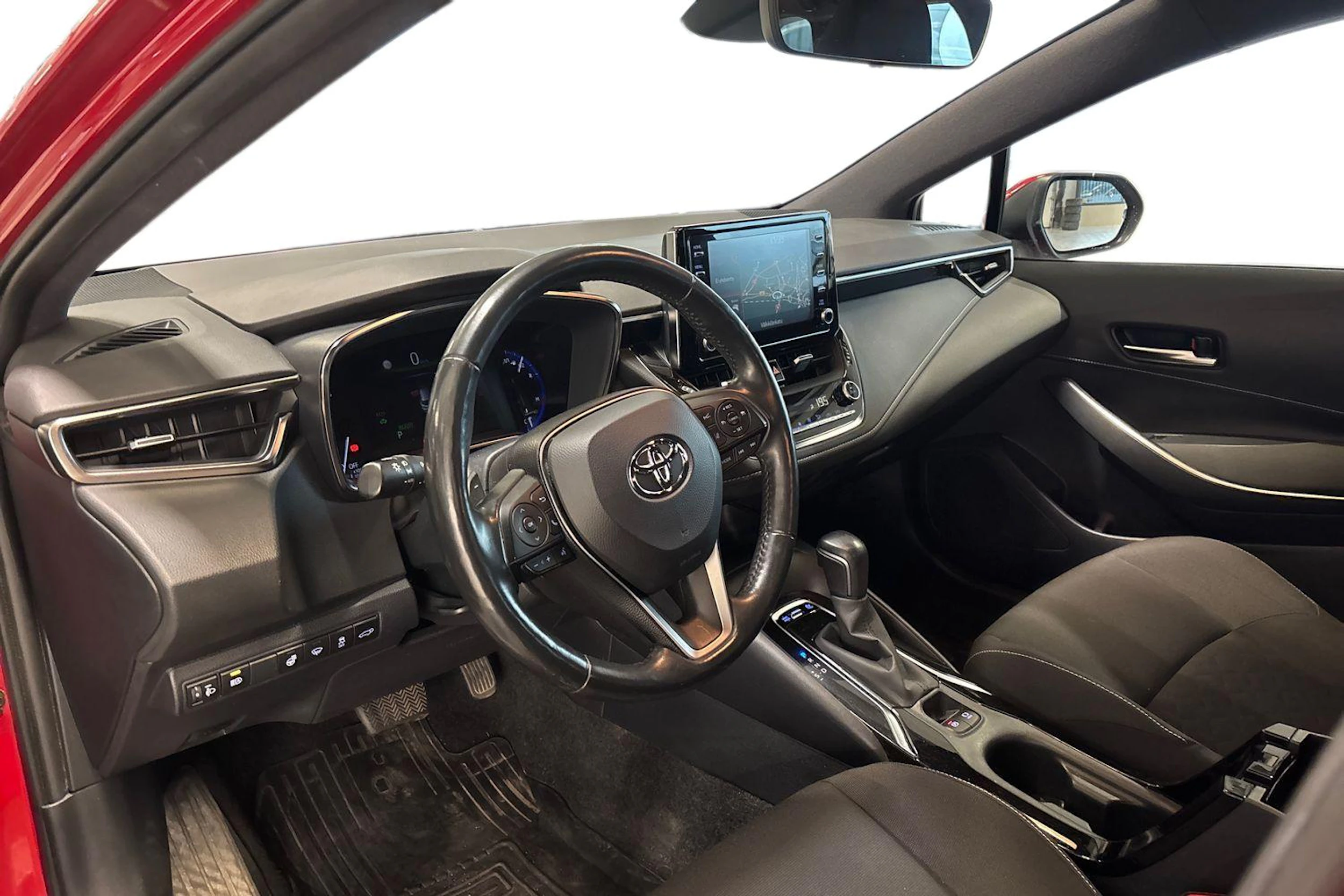 punainen Toyota Corolla 2019 kuva 3.