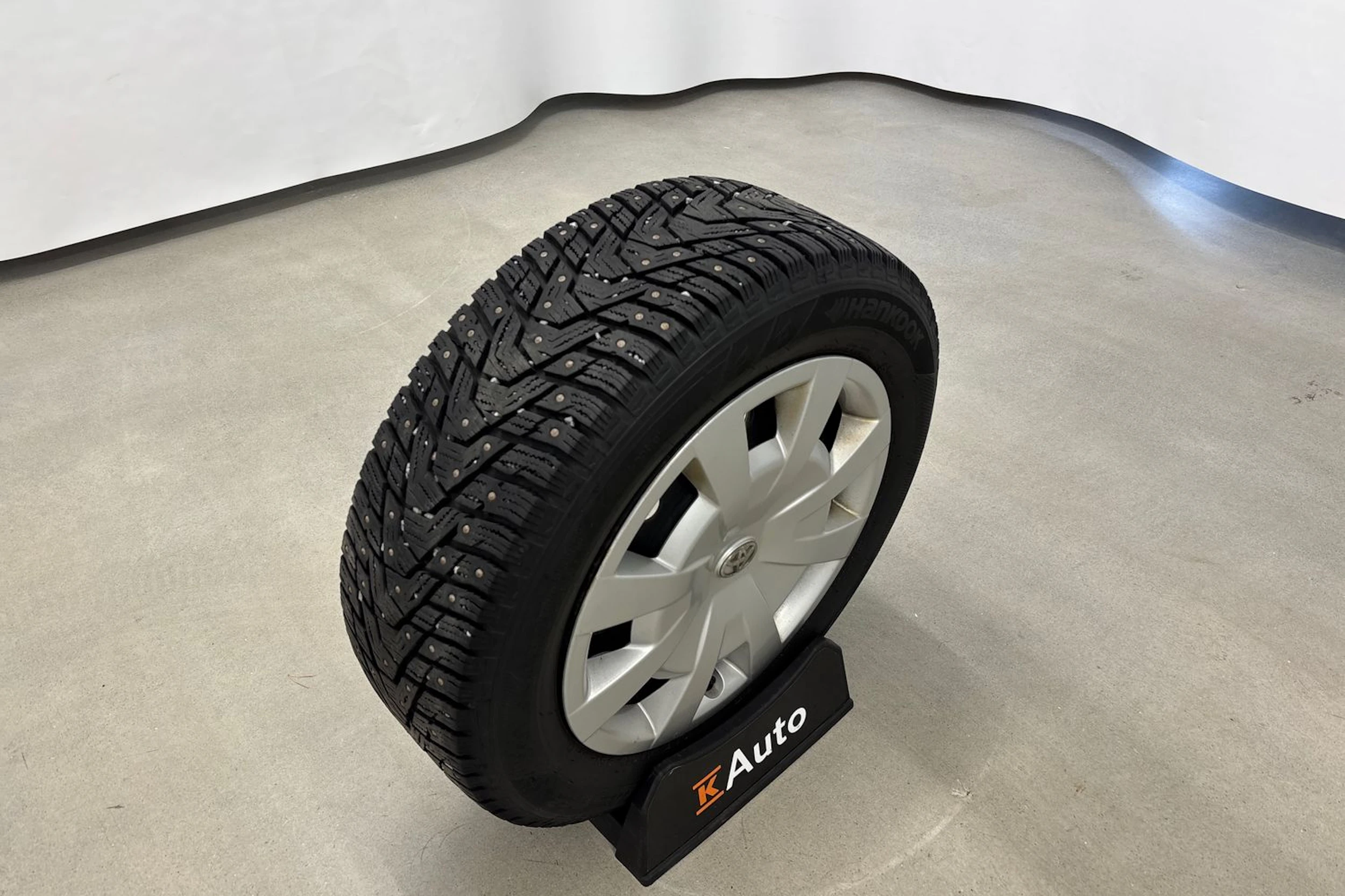 punainen Toyota Corolla 2019 kuva 10.