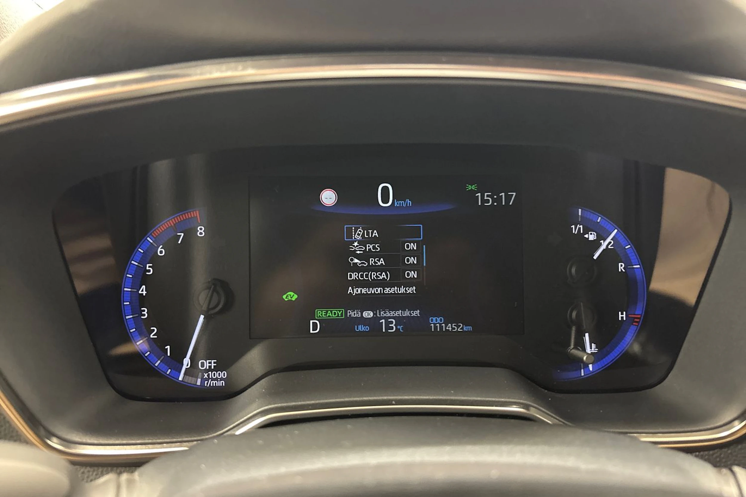 punainen Toyota Corolla 2019 kuva 11.