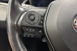 punainen Toyota Corolla 2019 kuva 12.