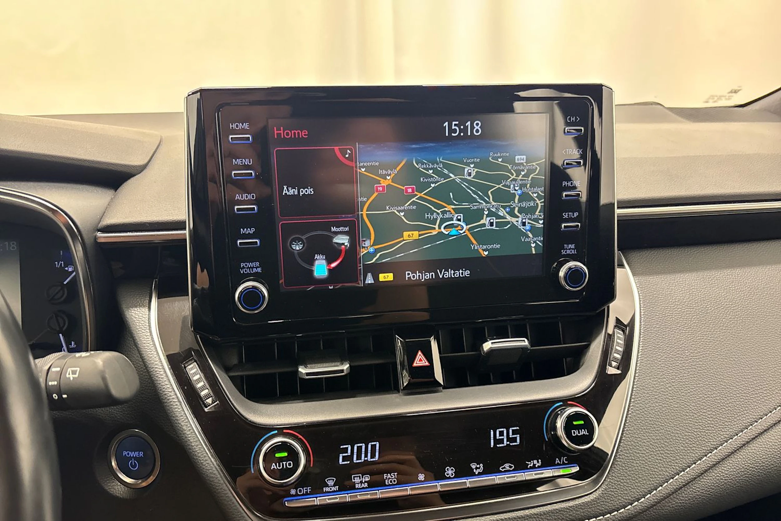 punainen Toyota Corolla 2019 kuva 14.