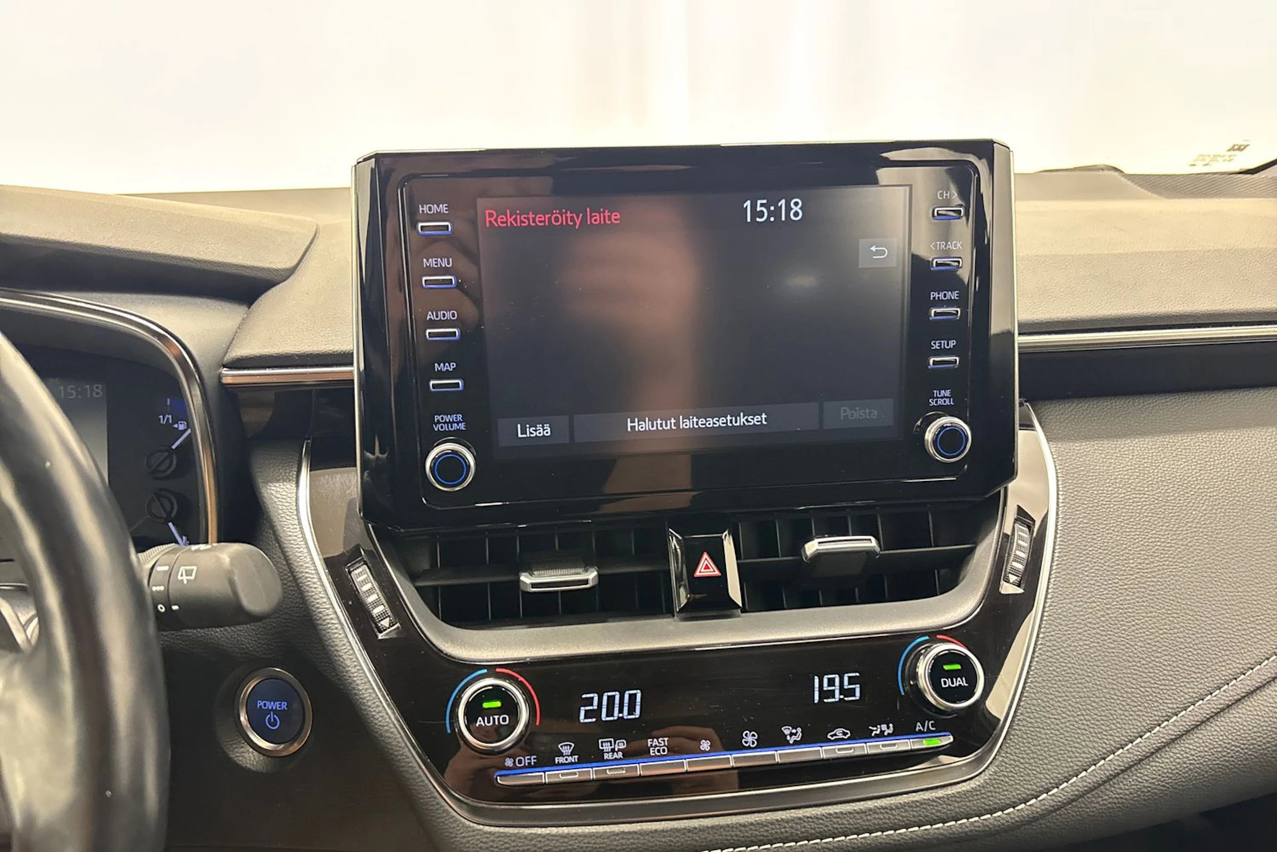 punainen Toyota Corolla 2019 kuva 15.