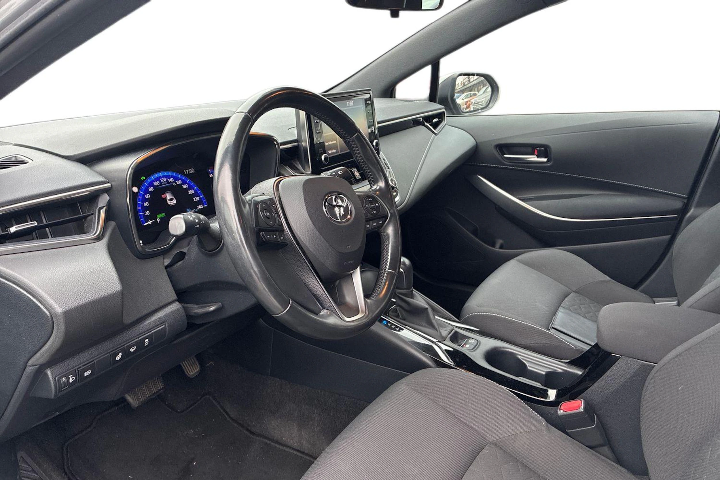 harmaa Toyota Corolla 2019 kuva 3.