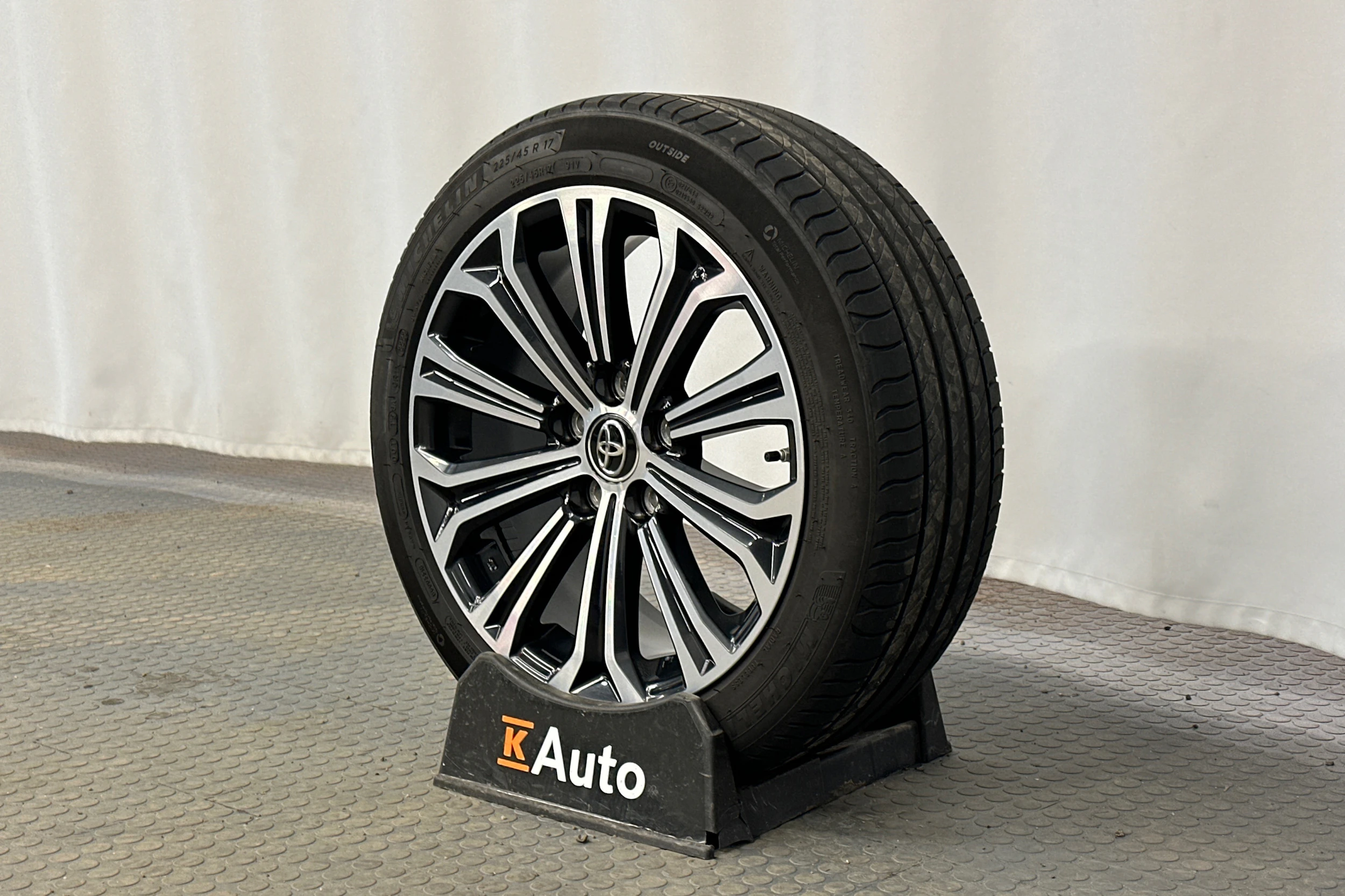 ruskea (beige) Toyota Corolla 2019 kuva 13.