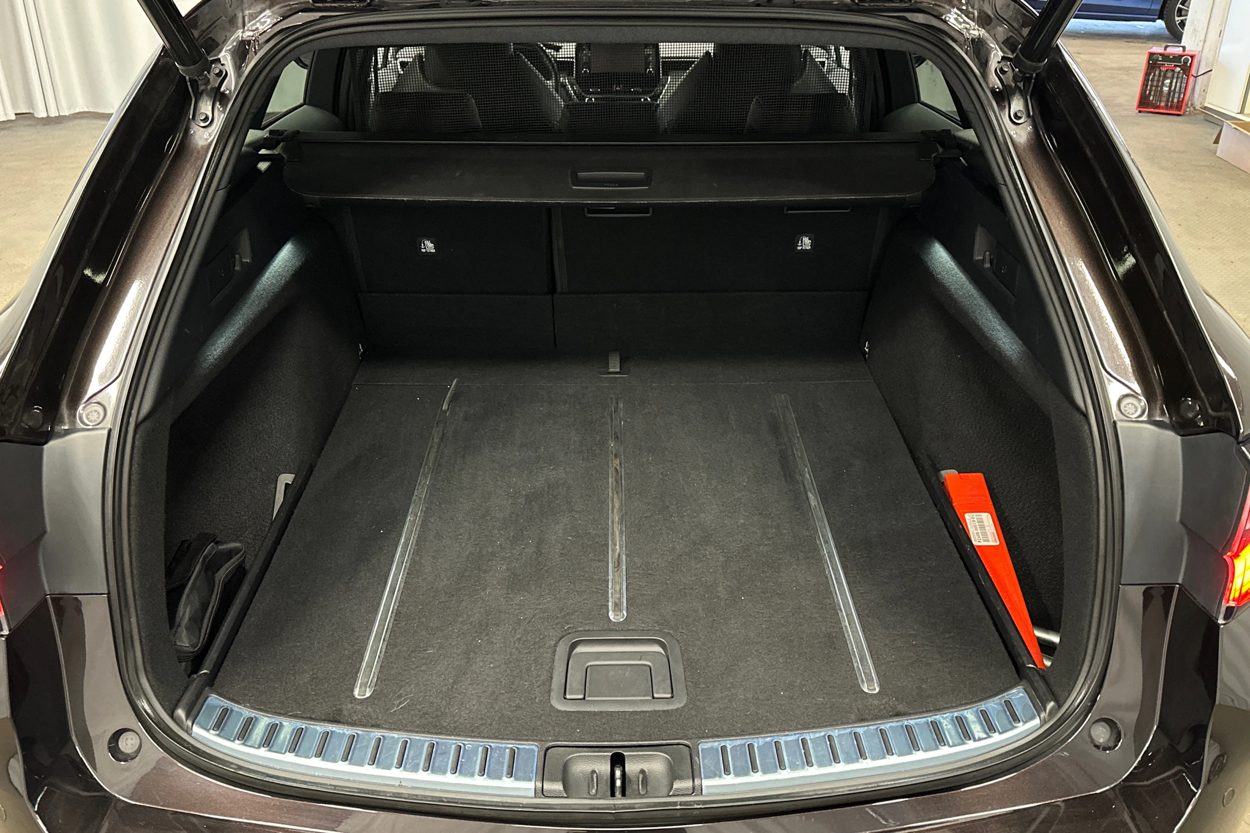 ruskea (beige) Toyota Corolla 2019 kuva 14.