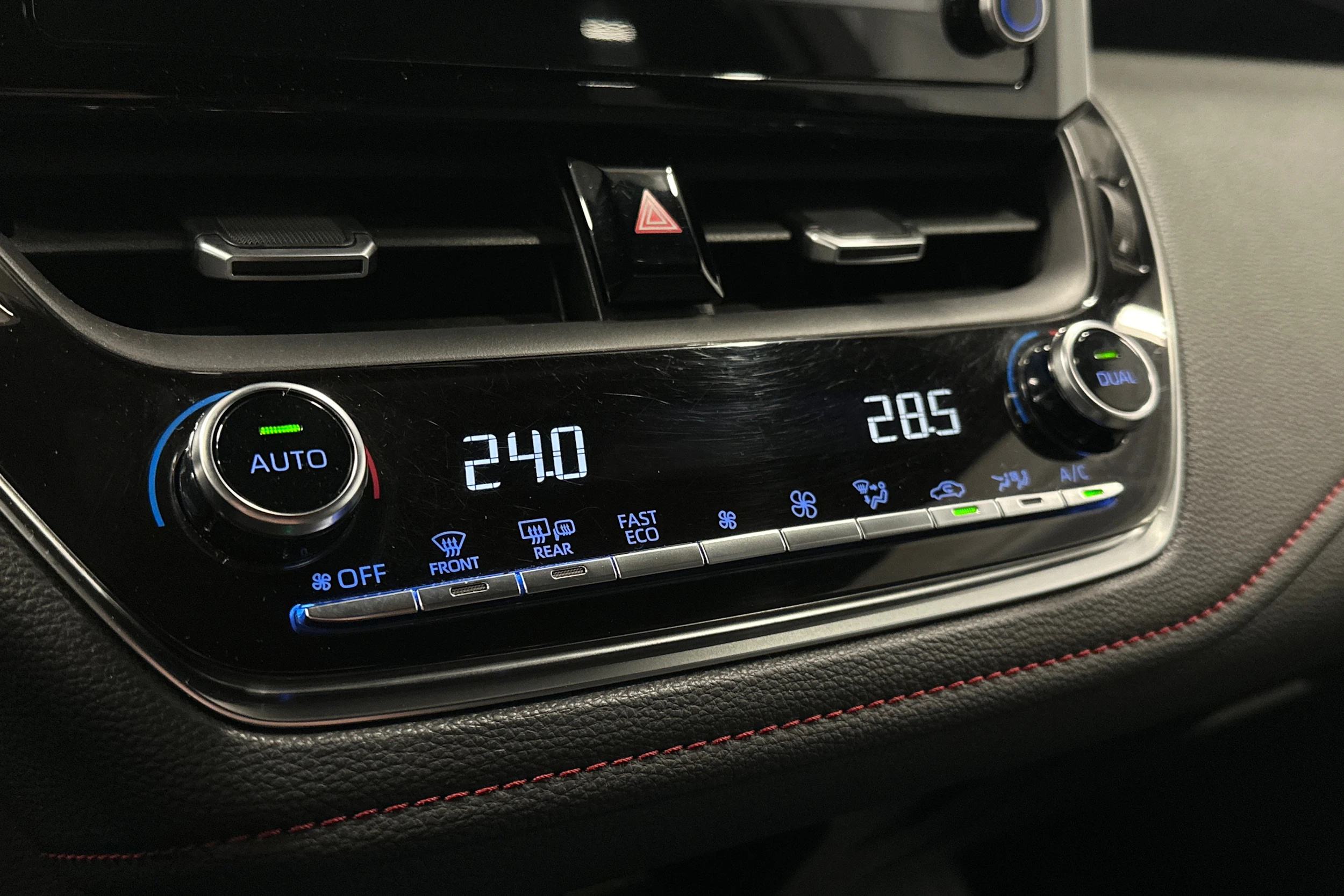 ruskea (beige) Toyota Corolla 2019 kuva 25.