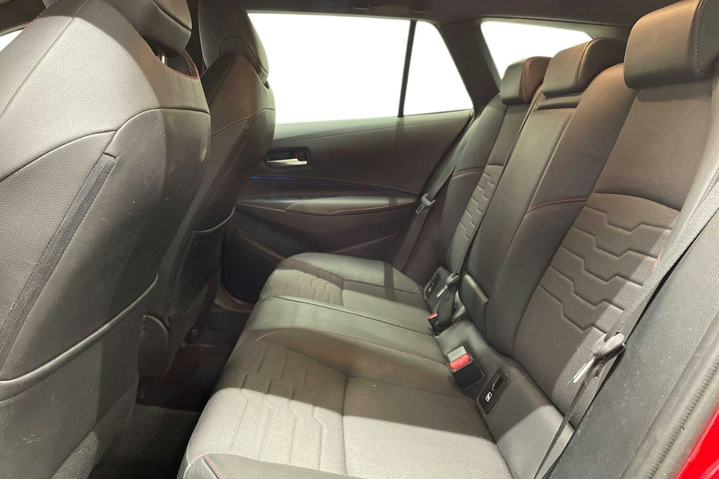 met. punainen Toyota Corolla 2019 kuva 10.