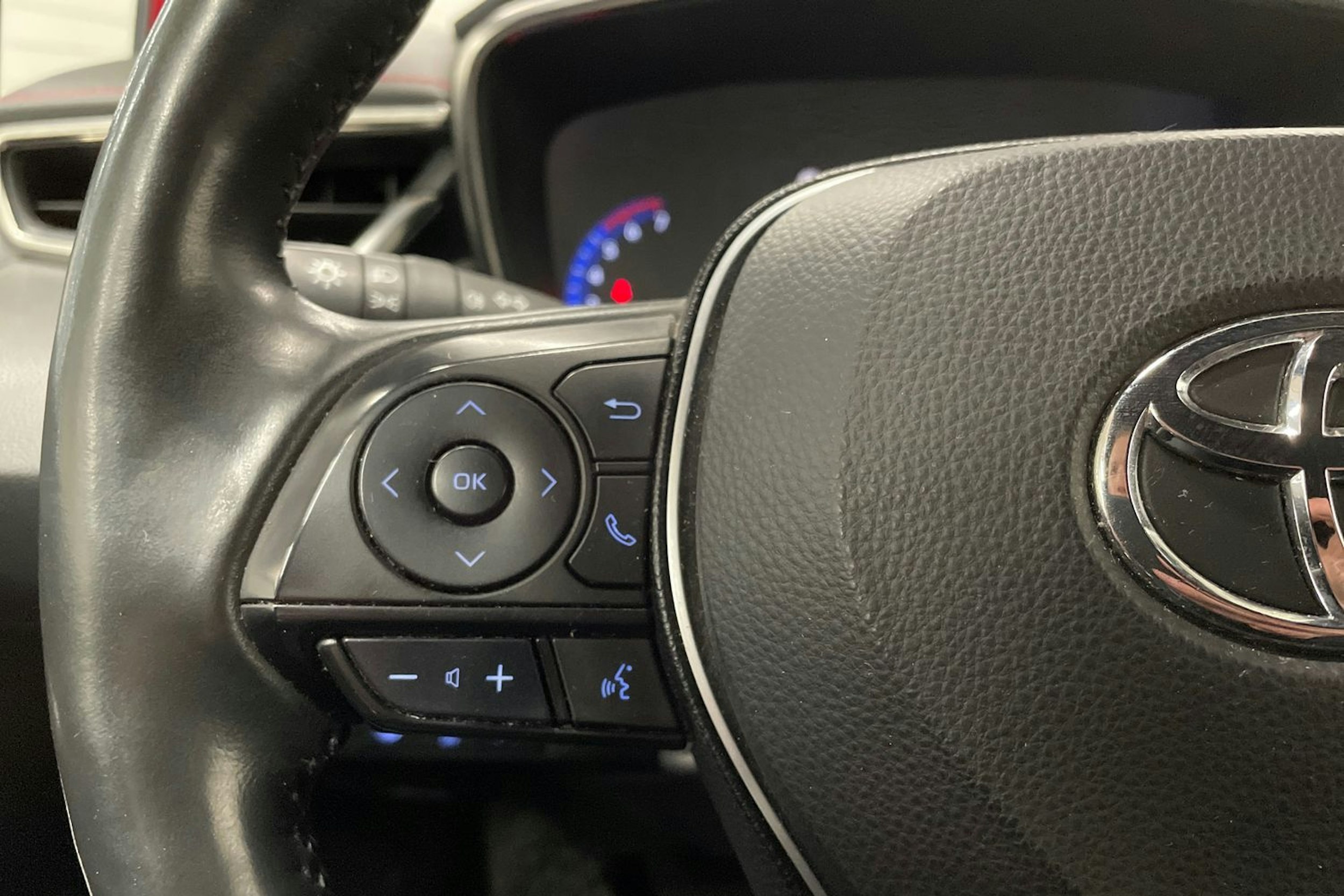 met. punainen Toyota Corolla 2019 kuva 23.