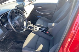 punainen Toyota Corolla 2019 kuva 3.