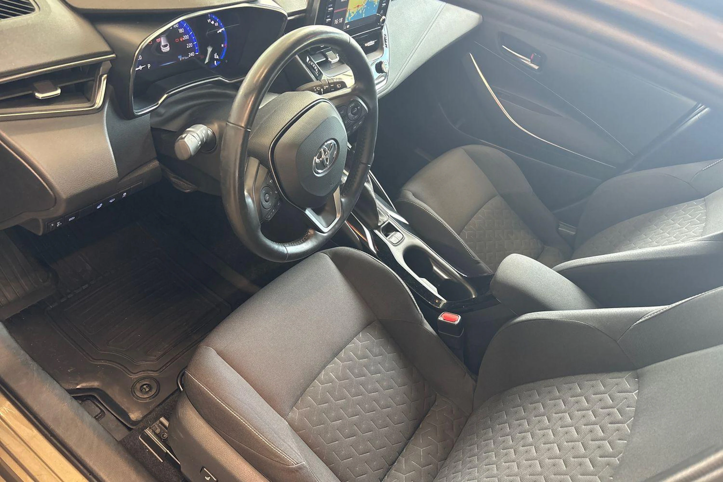 ruskea (beige) Toyota Corolla 2019 kuva 8.