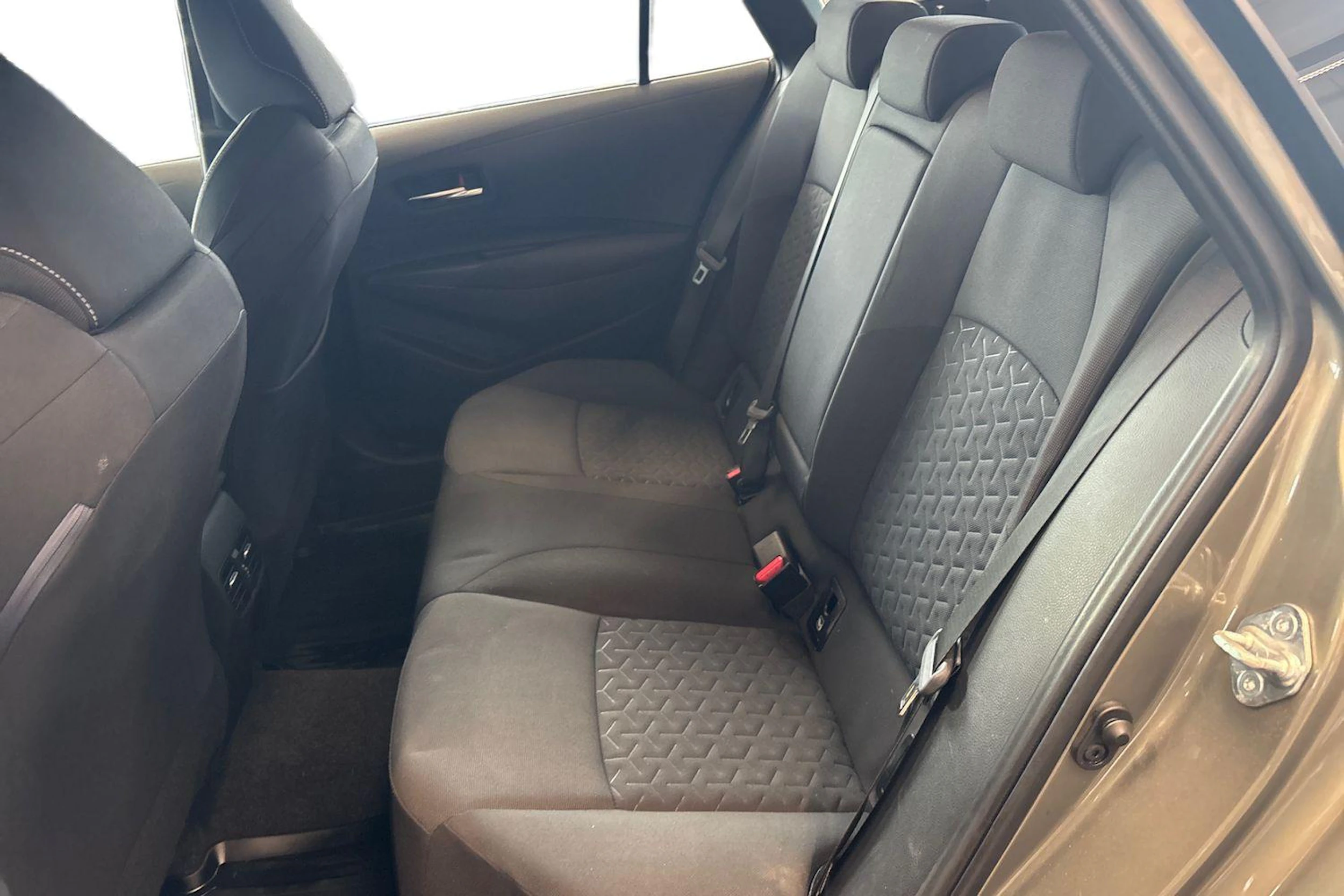 ruskea (beige) Toyota Corolla 2019 kuva 11.