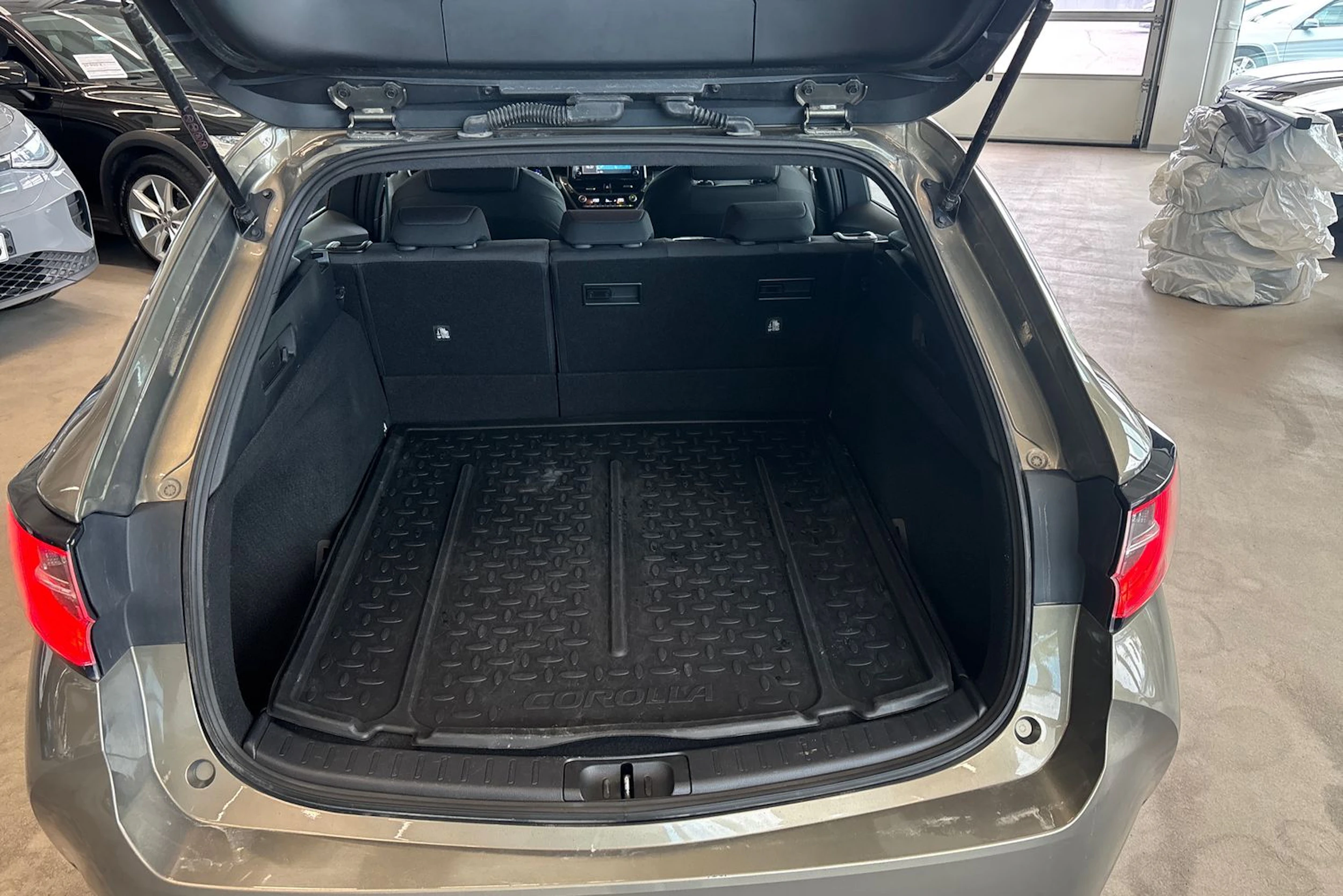 ruskea (beige) Toyota Corolla 2019 kuva 21.