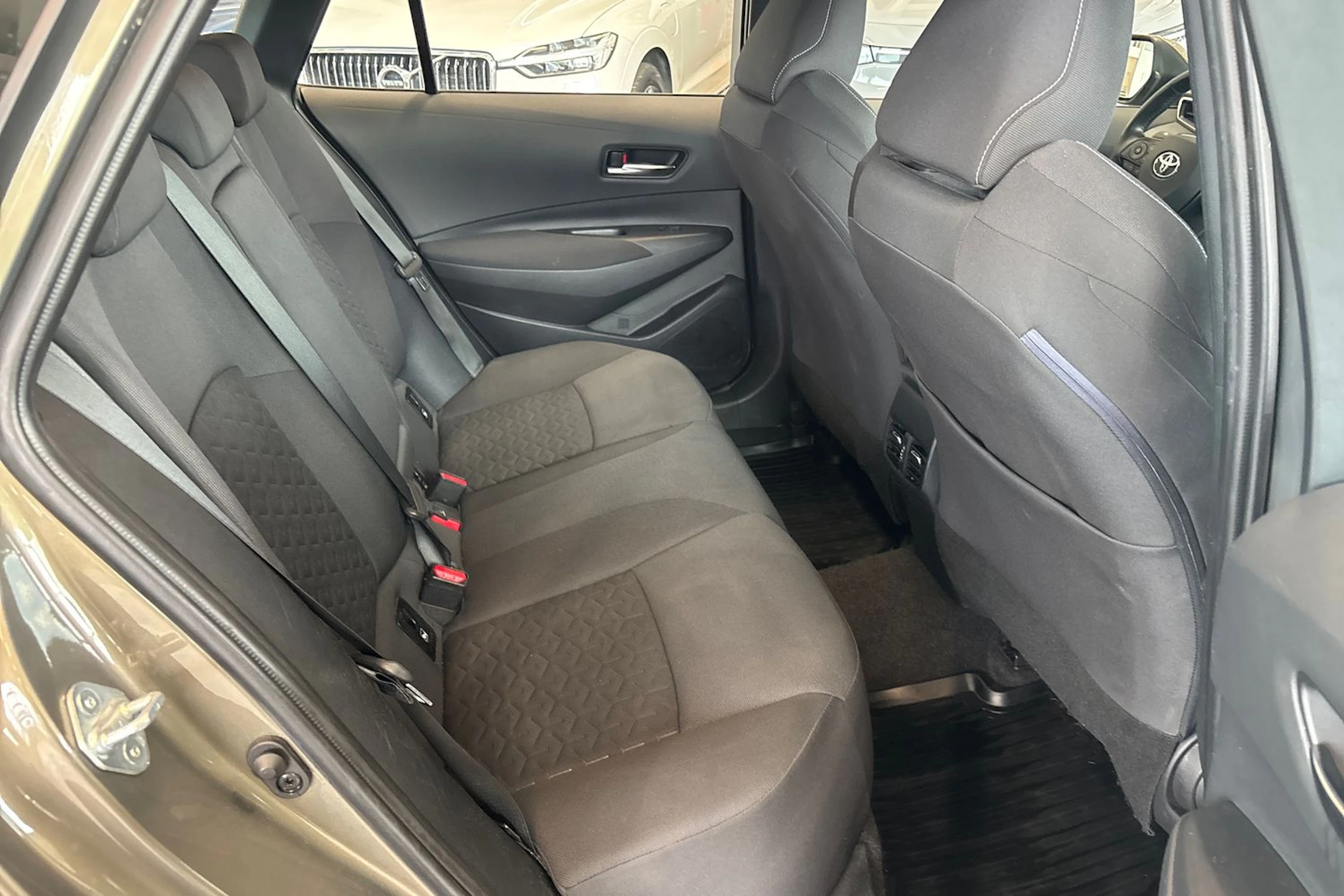 ruskea (beige) Toyota Corolla 2019 kuva 22.