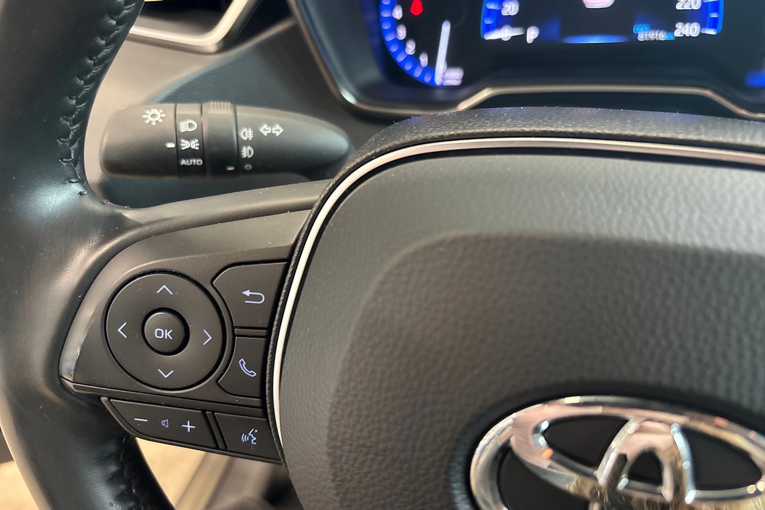 ruskea (beige) Toyota Corolla 2019 kuva 30.