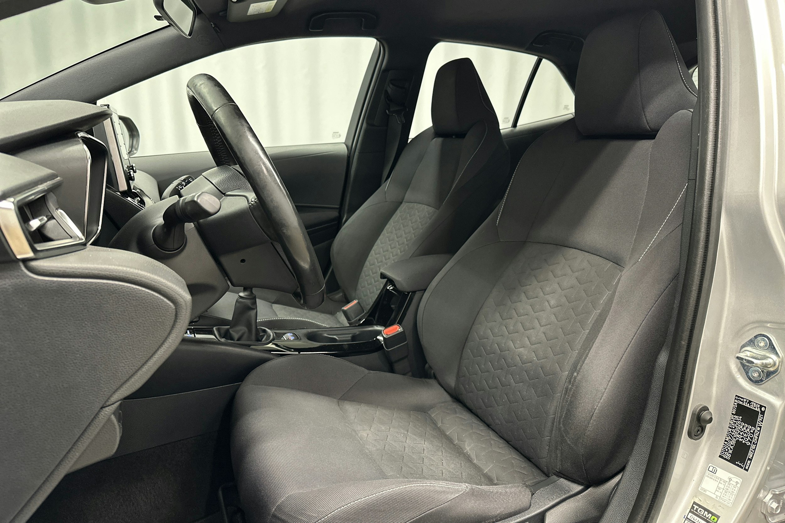 harmaa Toyota Corolla 2019 kuva 15.