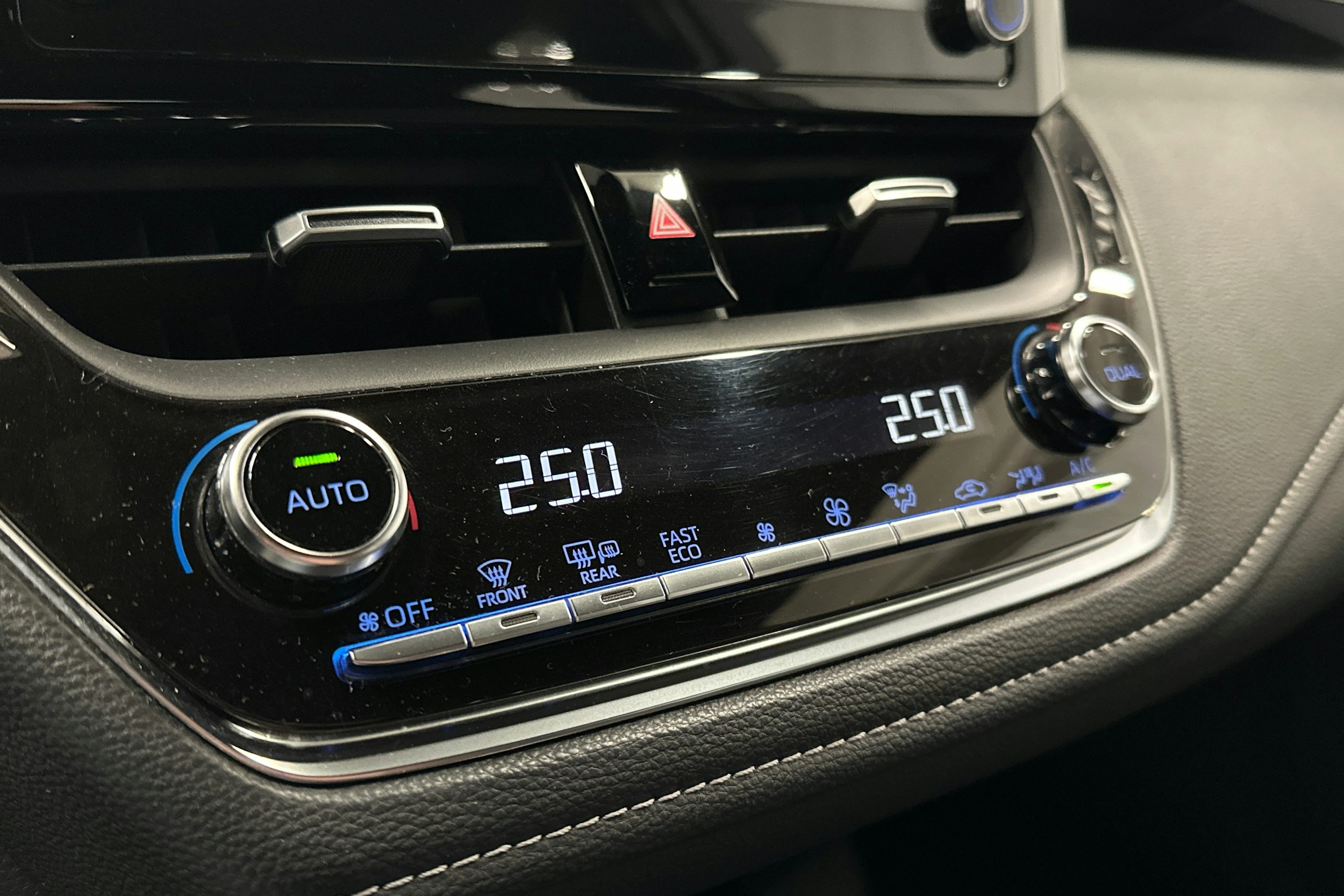 harmaa Toyota Corolla 2019 kuva 23.