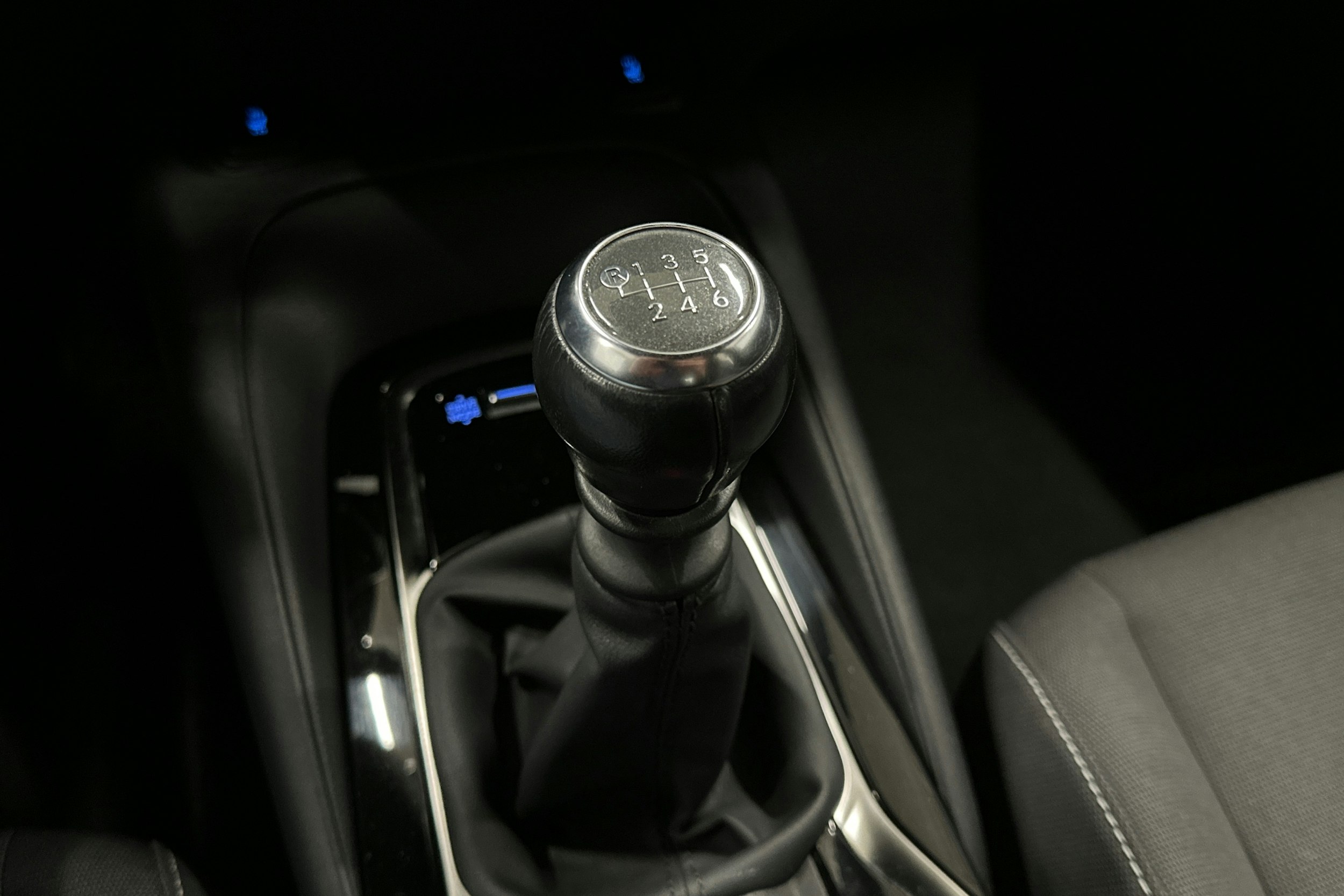 harmaa Toyota Corolla 2019 kuva 24.