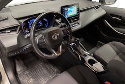 Valkoinen Toyota Corolla 2019 kuva 7.