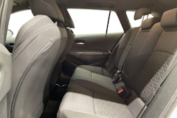 Valkoinen Toyota Corolla 2019 kuva 10.