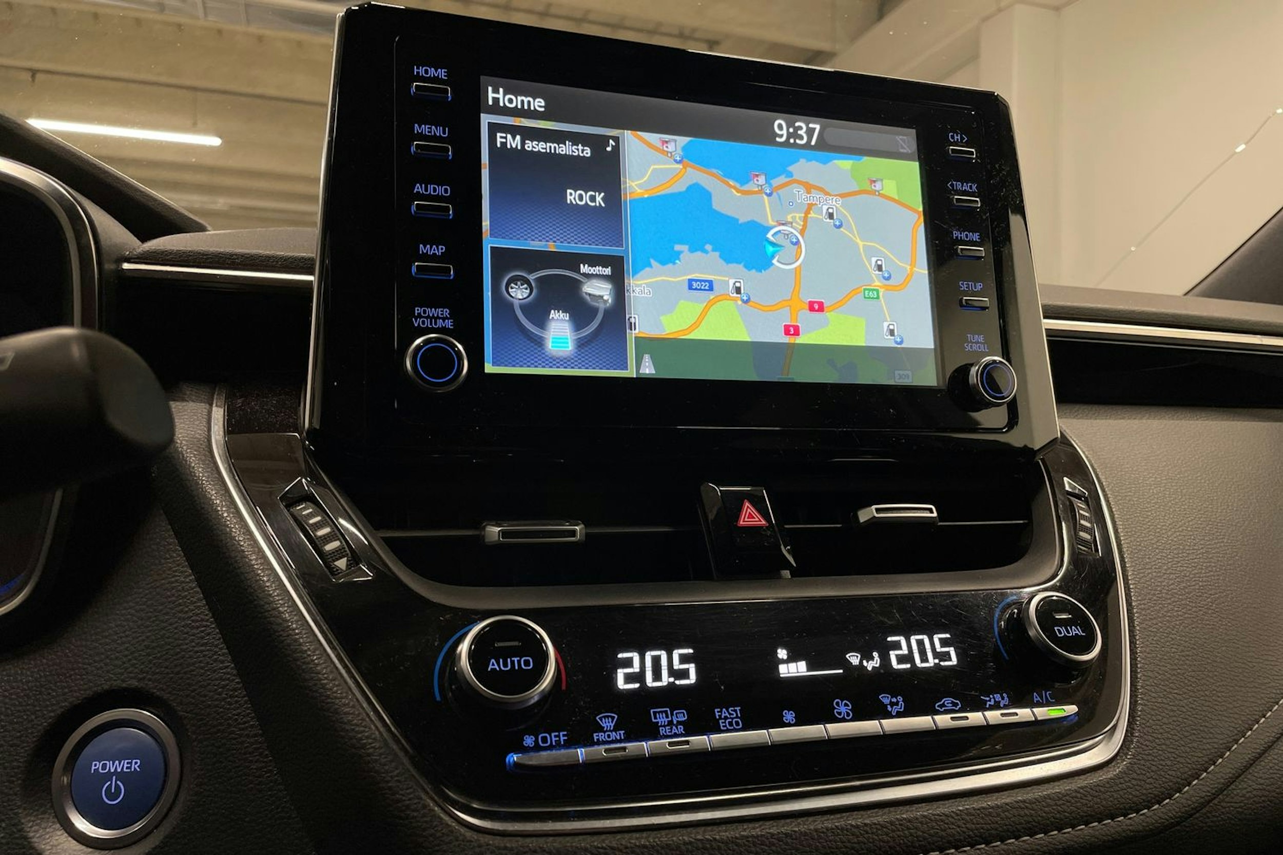 Valkoinen Toyota Corolla 2019 kuva 16.