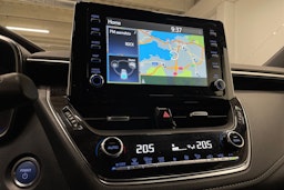 Valkoinen Toyota Corolla 2019 kuva 16.