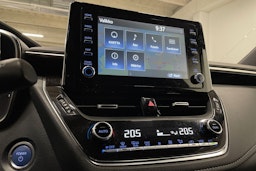 Valkoinen Toyota Corolla 2019 kuva 18.