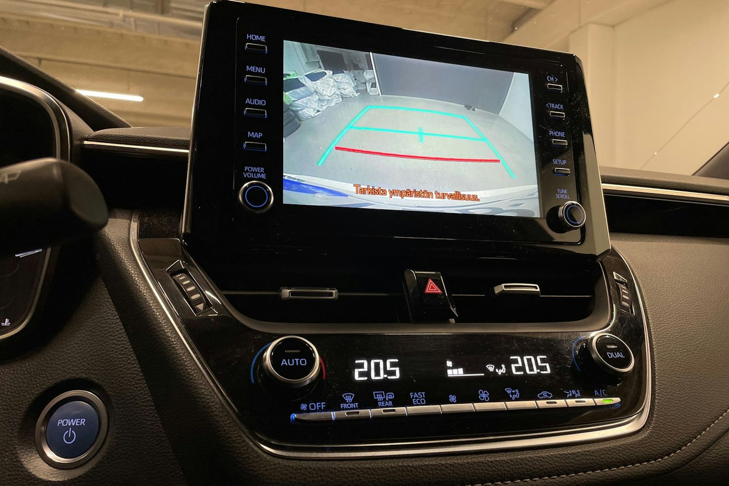 Valkoinen Toyota Corolla 2019 kuva 19.