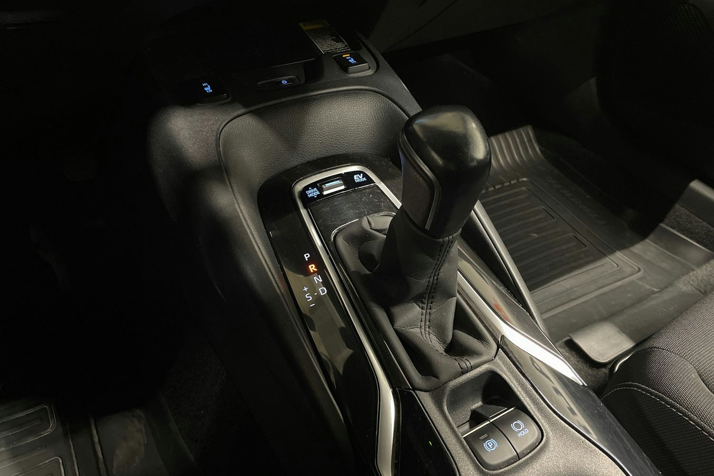 Valkoinen Toyota Corolla 2019 kuva 20.