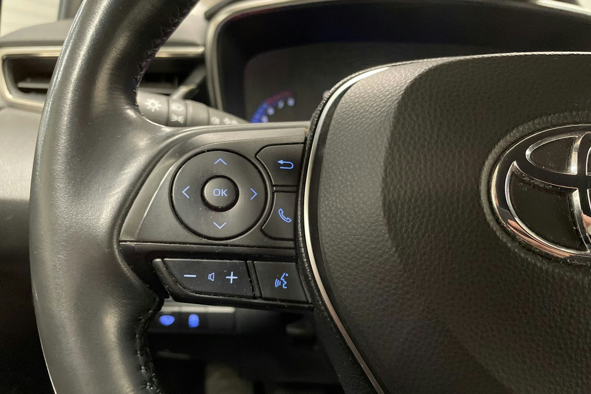 Valkoinen Toyota Corolla 2019 kuva 22.