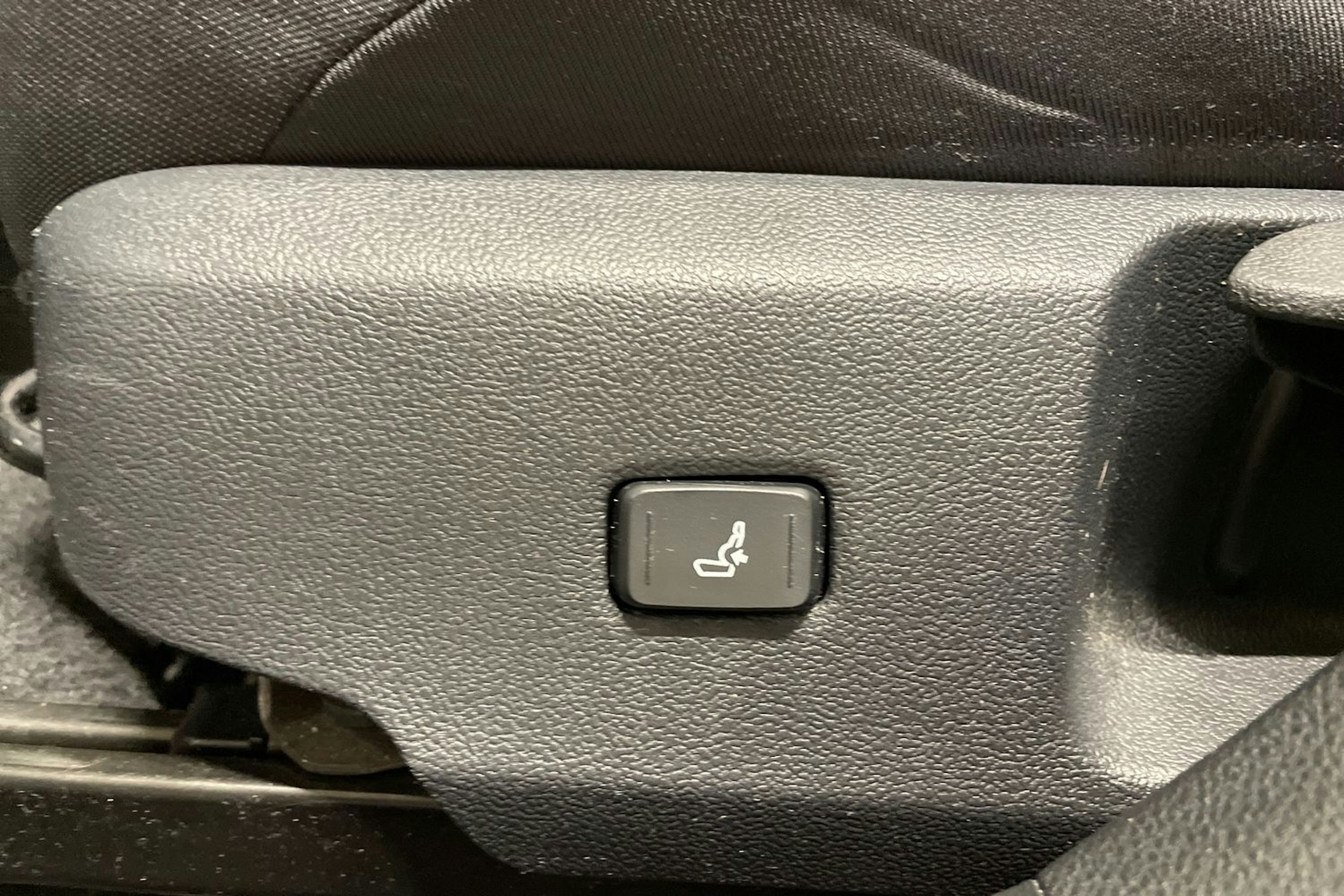 Valkoinen Toyota Corolla 2019 kuva 24.