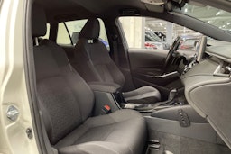 Valkoinen Toyota Corolla 2019 kuva 26.