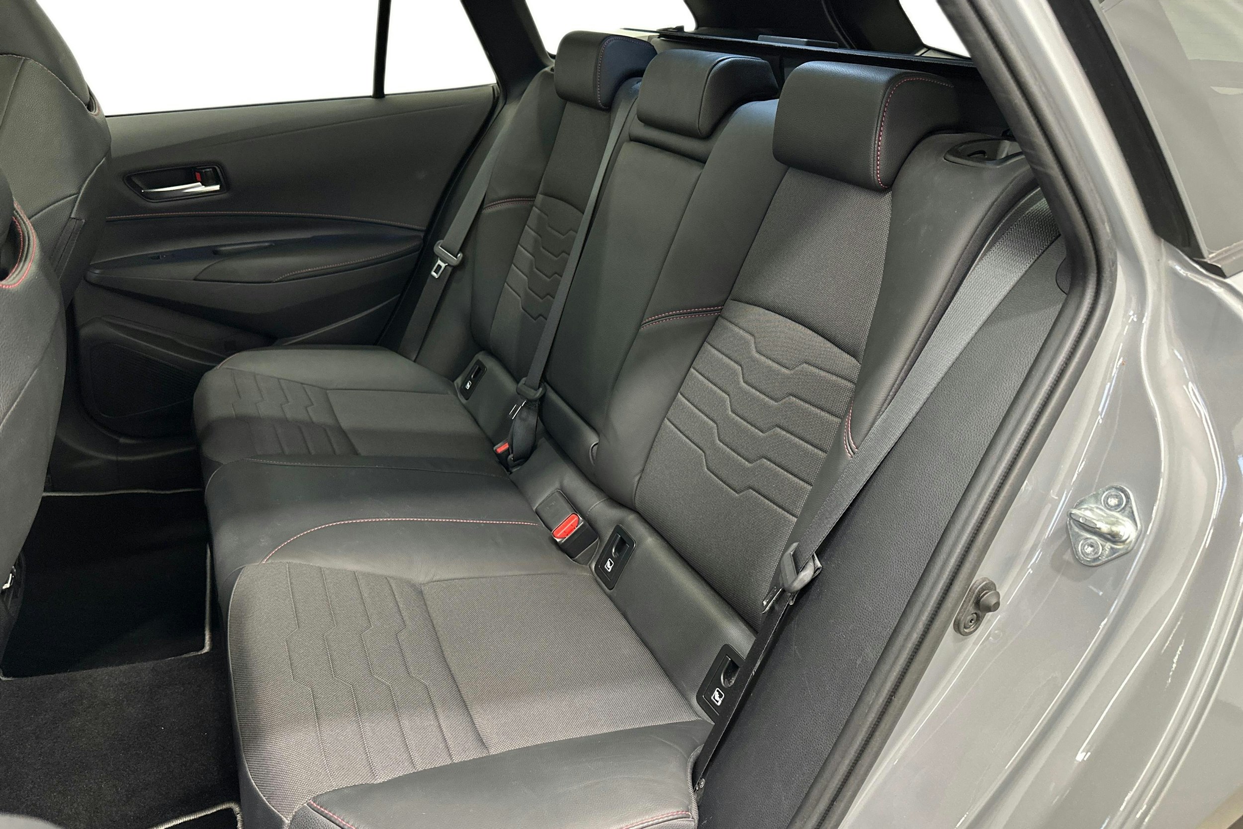 Harmaa Toyota Corolla 2019 kuva 10.