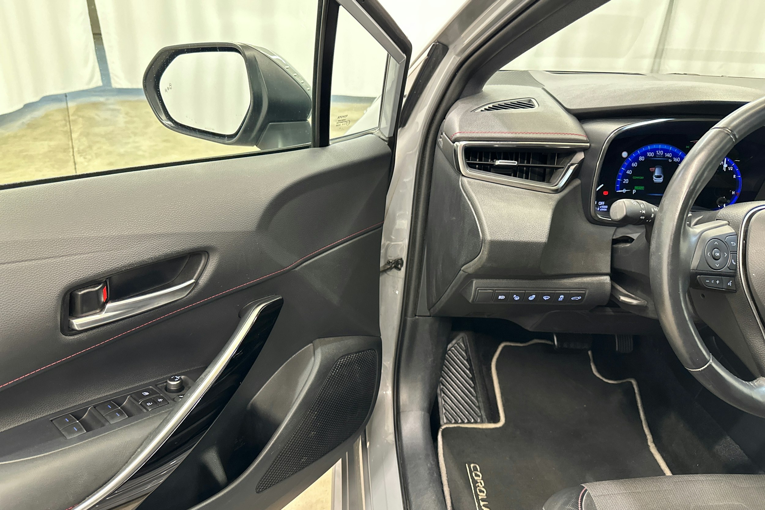 Harmaa Toyota Corolla 2019 kuva 14.