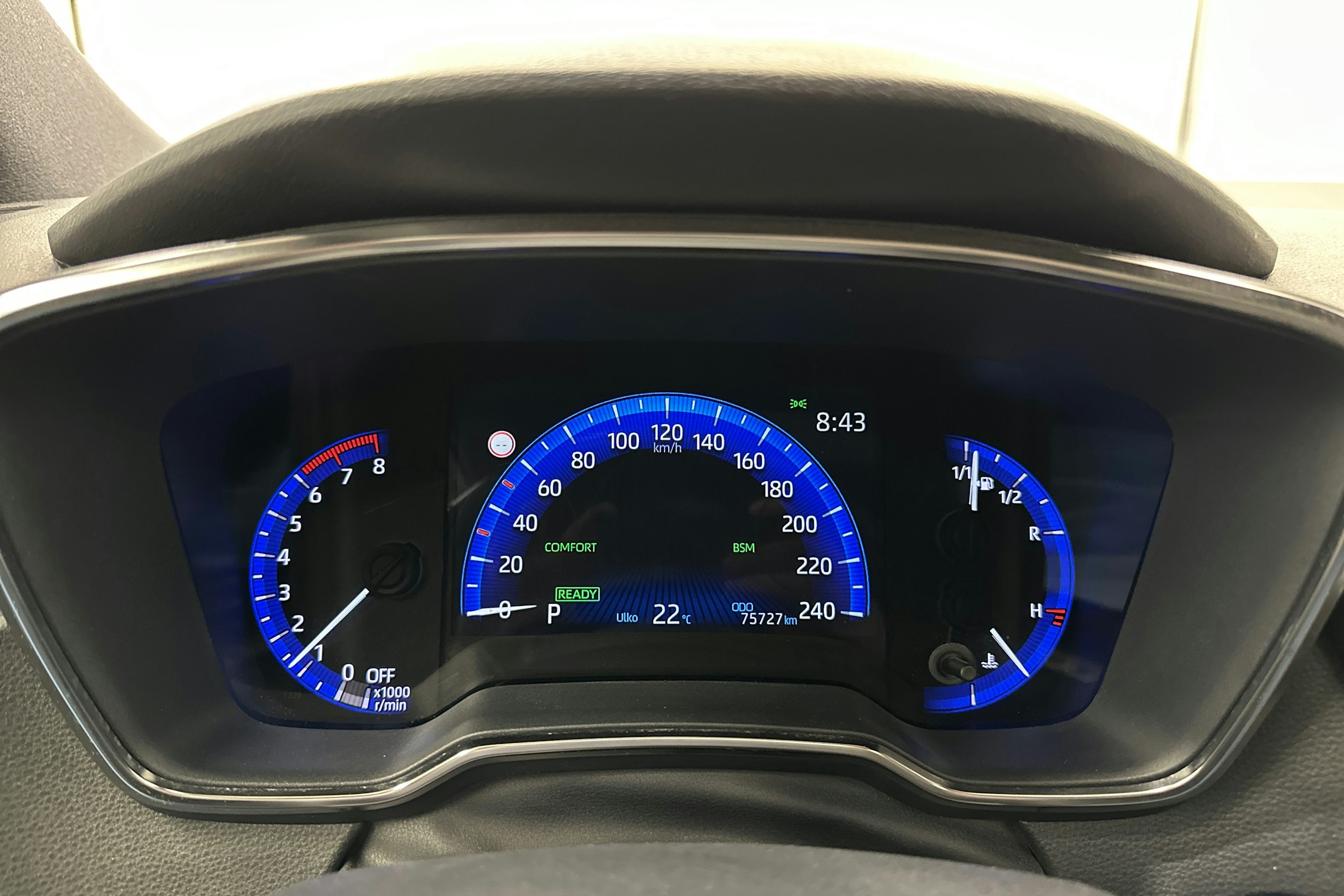 Harmaa Toyota Corolla 2019 kuva 16.