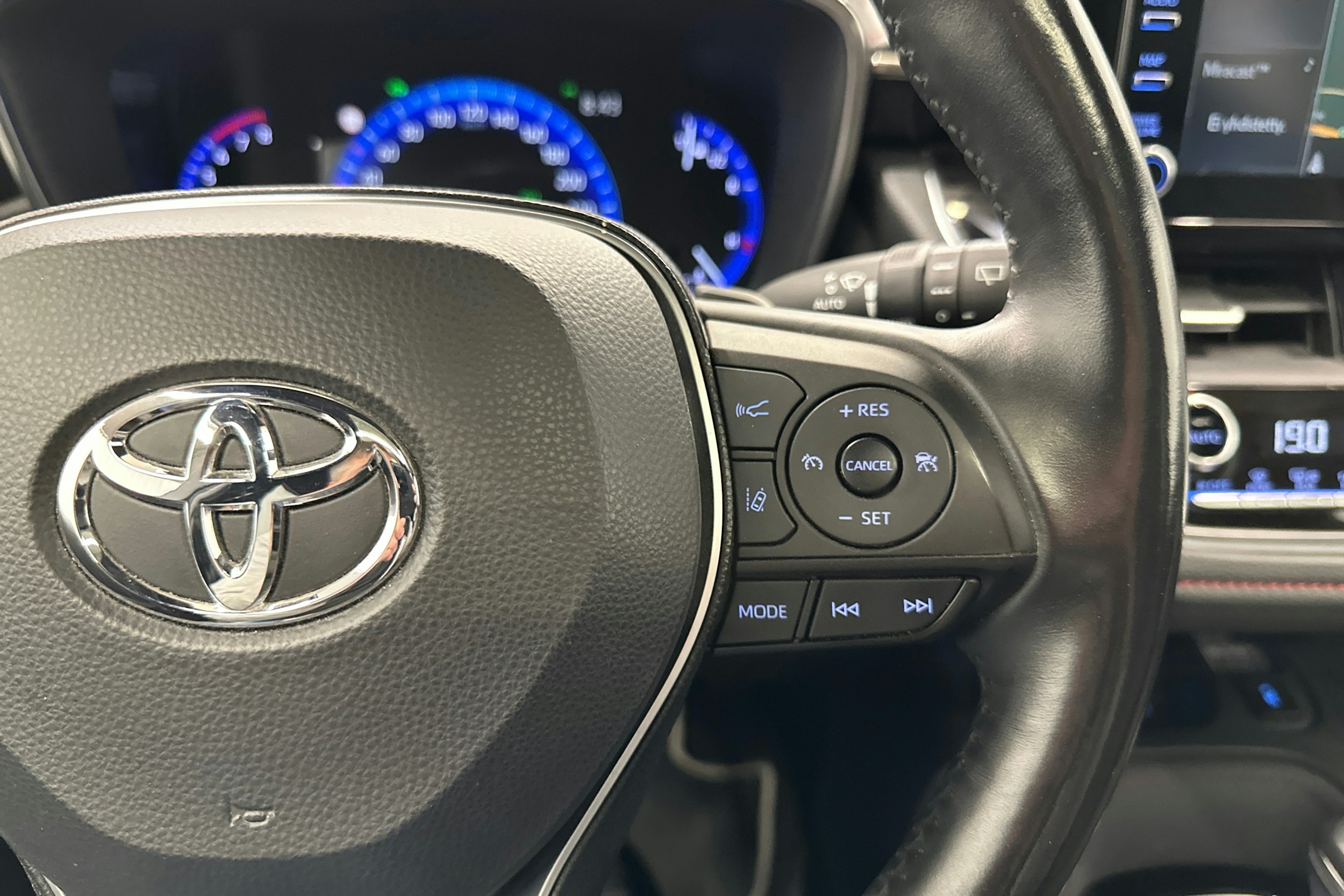 Harmaa Toyota Corolla 2019 kuva 18.