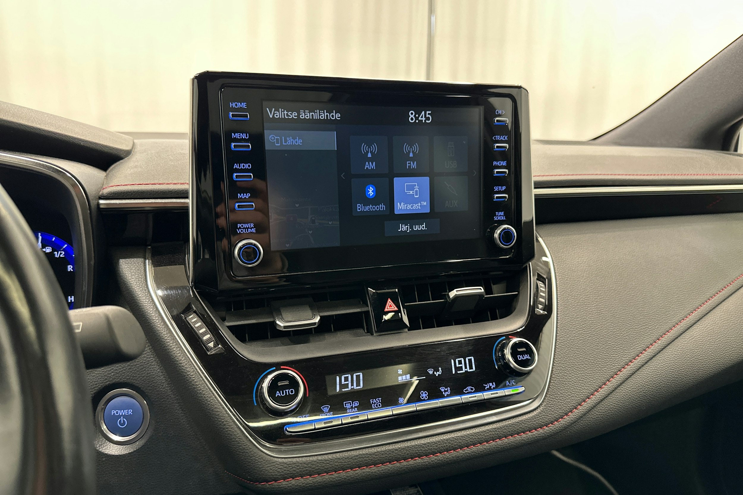 Harmaa Toyota Corolla 2019 kuva 21.