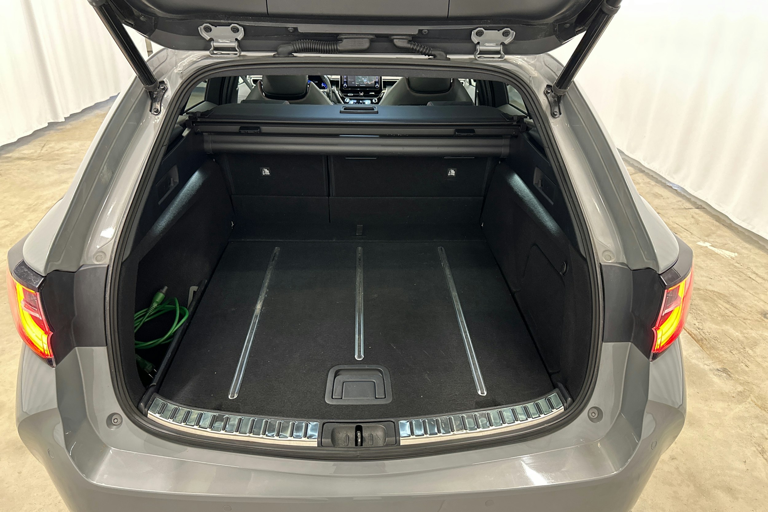 Harmaa Toyota Corolla 2019 kuva 24.