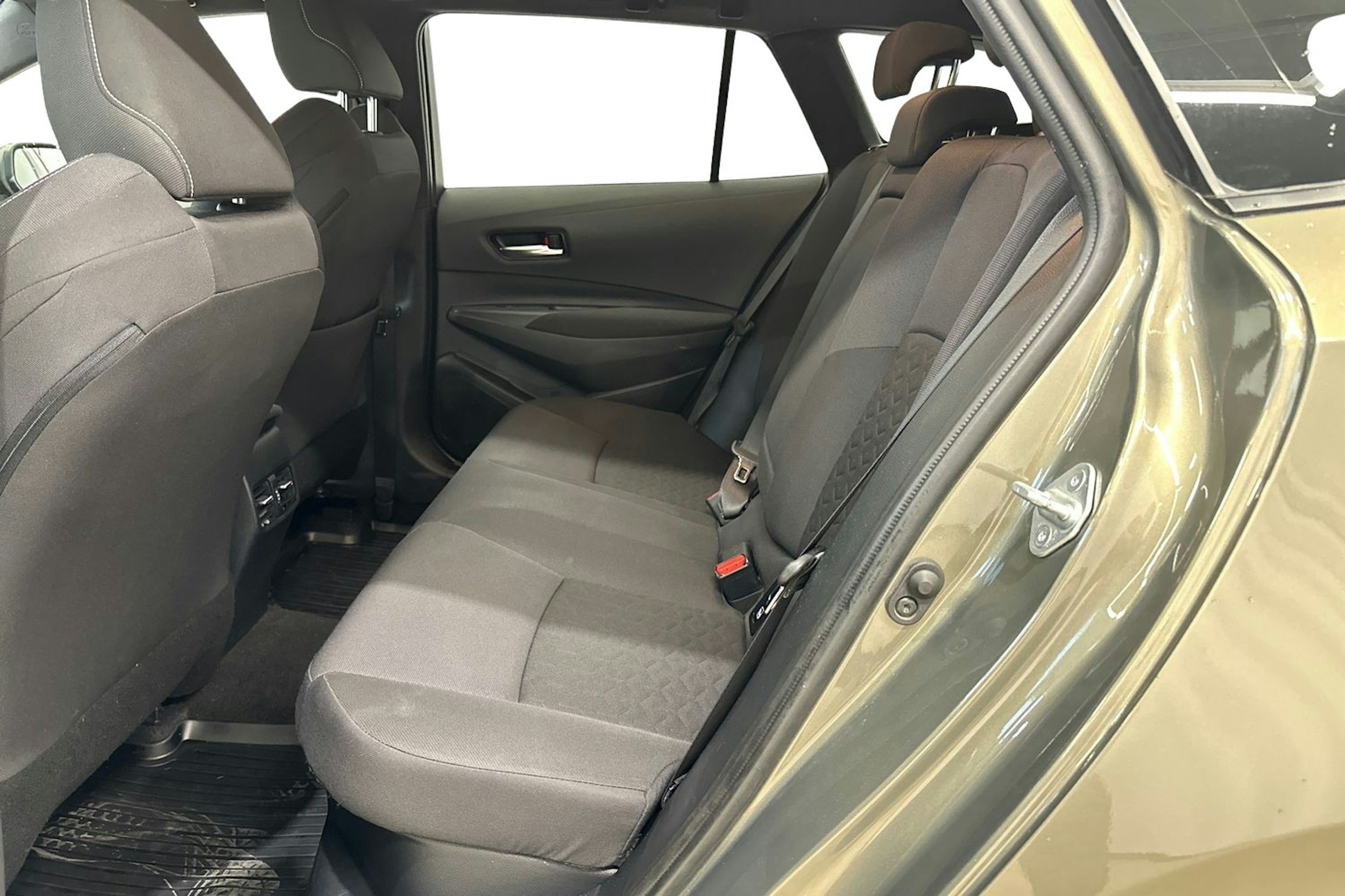 tummanvihreä metalli Toyota Corolla 2019 kuva 8.
