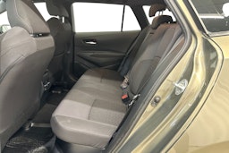 tummanvihreä metalli Toyota Corolla 2019 kuva 8.
