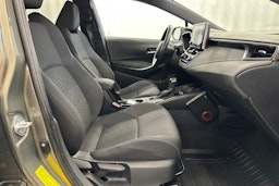 tummanvihreä metalli Toyota Corolla 2019 kuva 11.