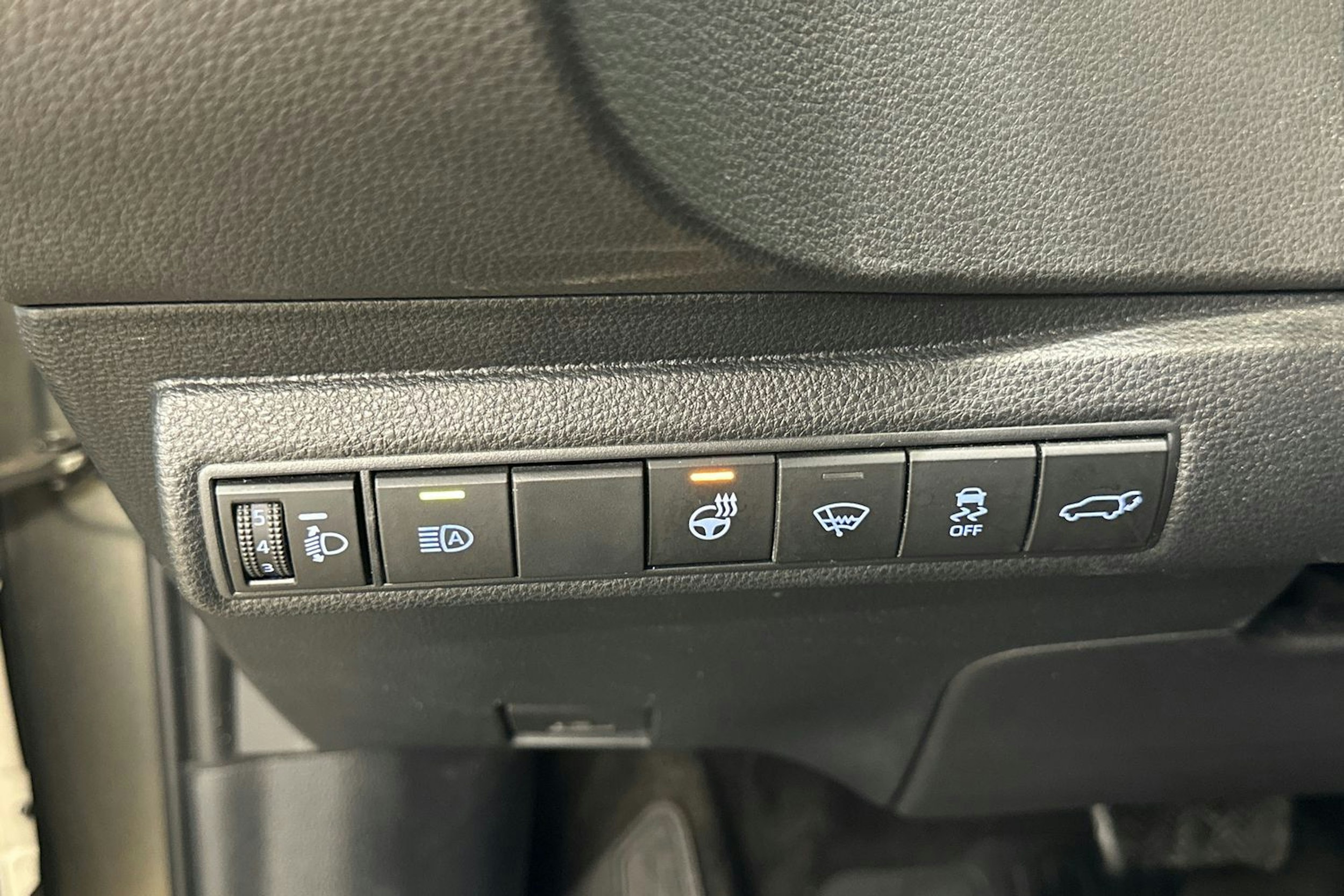 tummanvihreä metalli Toyota Corolla 2019 kuva 15.
