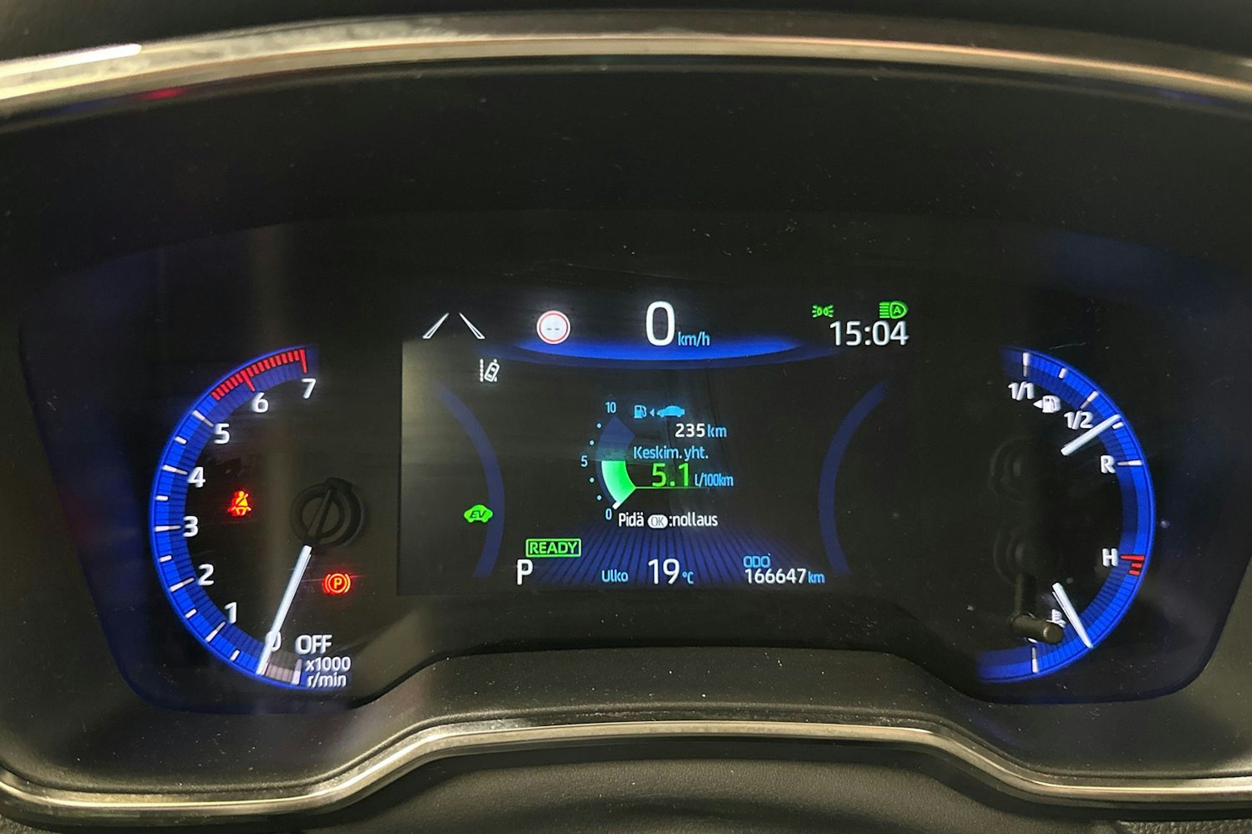 tummanvihreä metalli Toyota Corolla 2019 kuva 16.