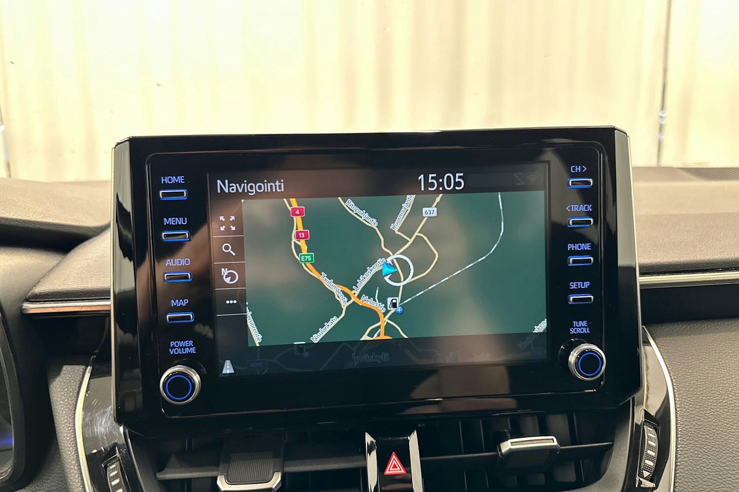 tummanvihreä metalli Toyota Corolla 2019 kuva 20.