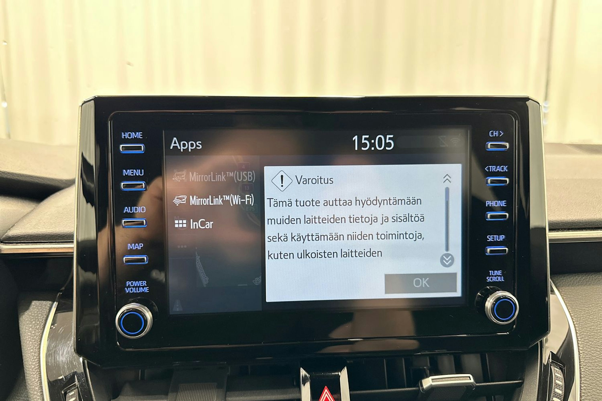 tummanvihreä metalli Toyota Corolla 2019 kuva 21.